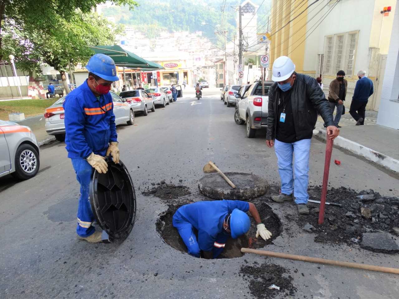 Prefeitura Municipal de Manhuaçu SAAE investe em tampas de ferro